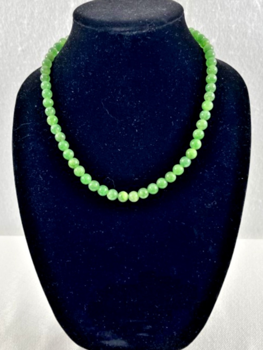 Green Aventurine Beaded Necklace Round Sparkle Quartz Gold Tone Clasp 21"